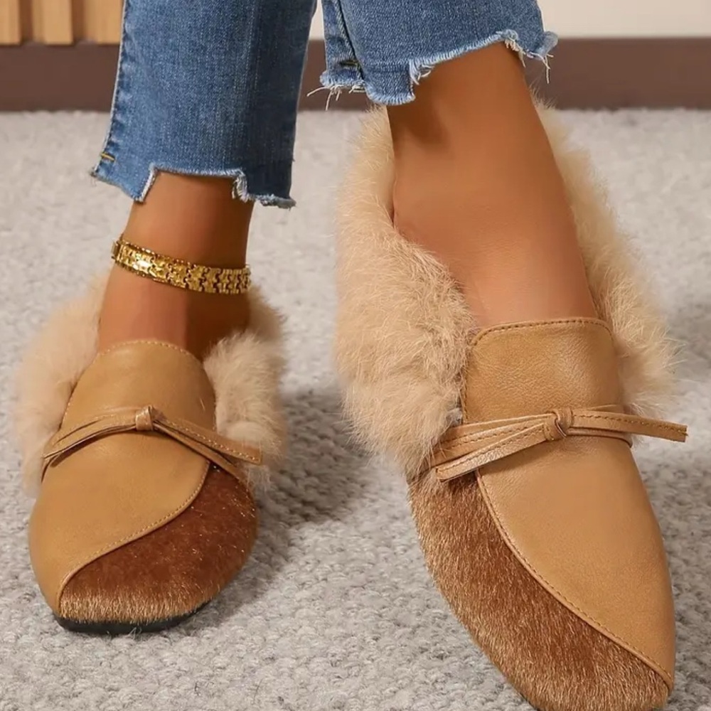 ❤️❤️SOLD❤️❤️Women's Tan Fur-Trimmed Loafers